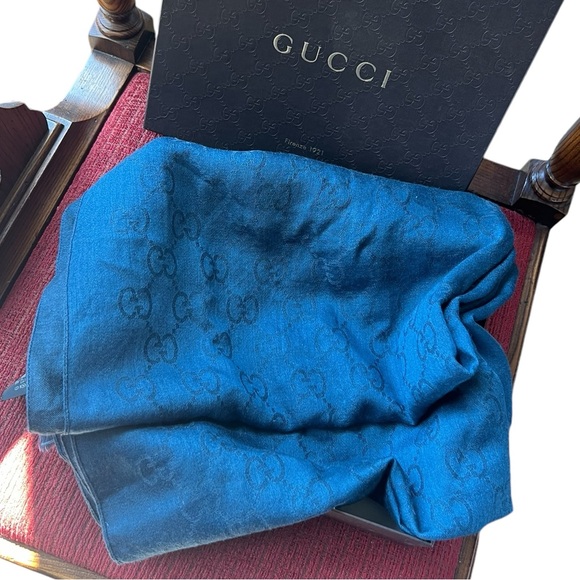 GUCCI Monogram Guccisima Fringe Scarf 70%wool 30% silk with a box 70”x17” - Picture 4 of 10